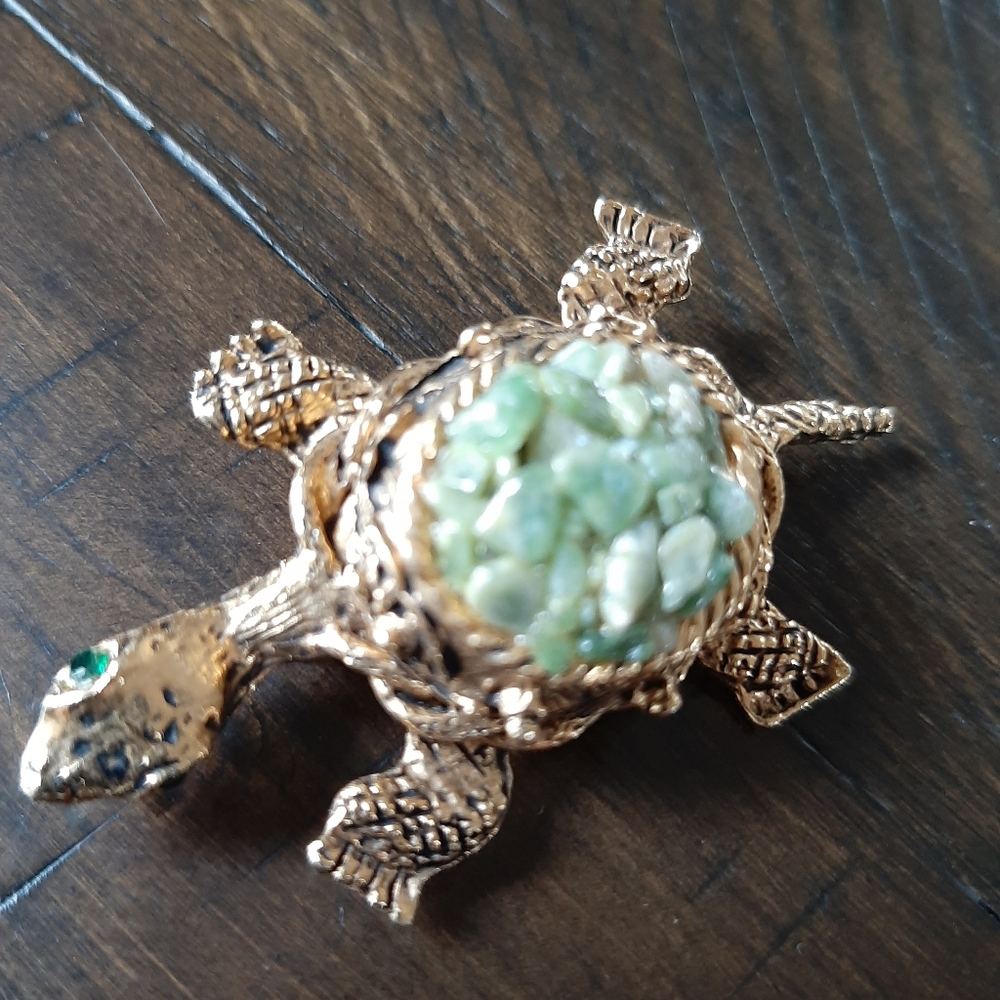Gorgeous broach